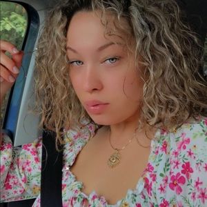 Meet your Posher, Alissa